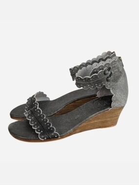 ELF Bali Magdalena Gray Leather Scallop Wedge Sandal Size 9.5